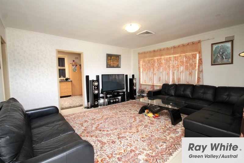 Photo - 125 Maxwells Avenue, Sadleir NSW 2168 - Image 2