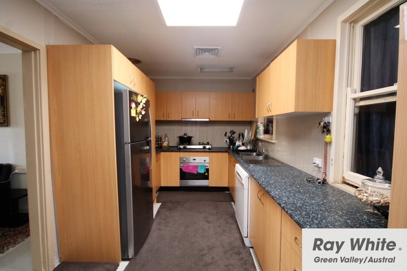 Photo - 125 Maxwells Avenue, Sadleir NSW 2168 - Image 3