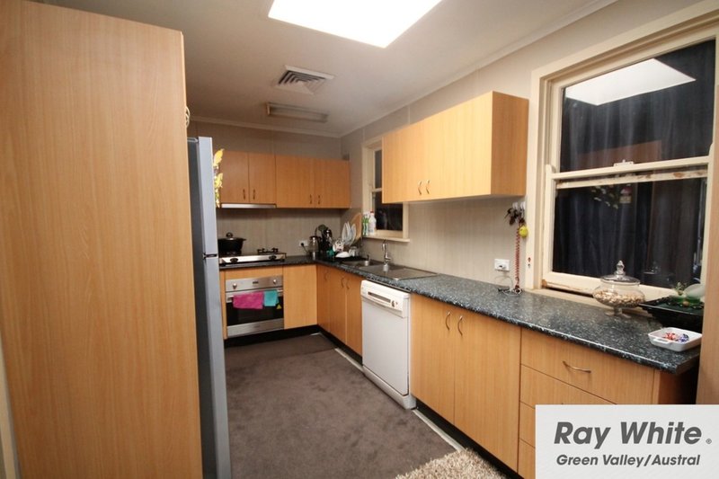 Photo - 125 Maxwells Avenue, Sadleir NSW 2168 - Image 4