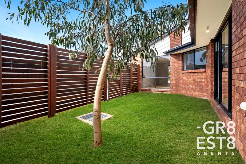 Photo - 1/25 Navarre Drive, Cranbourne West VIC 3977 - Image 11