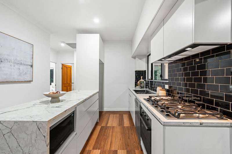 Photo - 125 Ninth Avenue, St Lucia QLD 4067 - Image 7