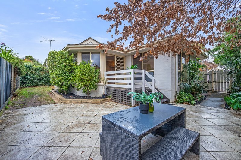 Photo - 1/25 Parkhill Drive, Ashwood VIC 3147 - Image 11