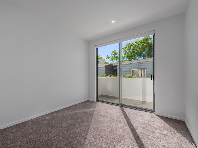 Photo - 1/25 Riverview Terrace, Indooroopilly QLD 4068 - Image 6