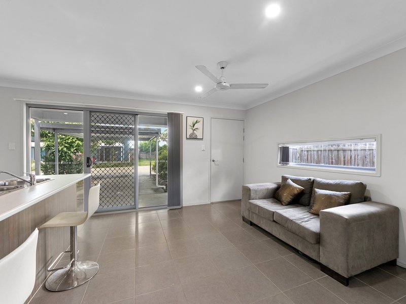 Photo - 1/25 Saint Andrews Drive, Leichhardt QLD 4305 - Image 4