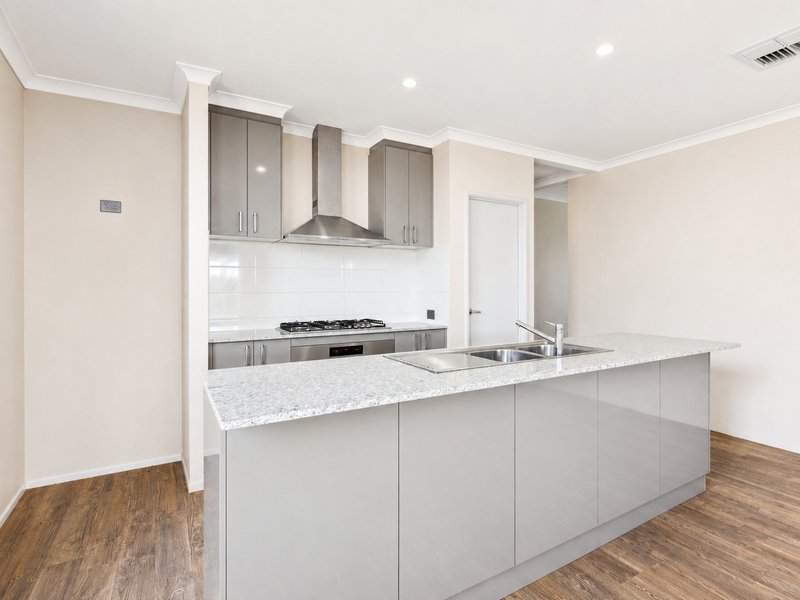 Photo - 125 Sapphire Chase, Wellard WA 6170 - Image 3