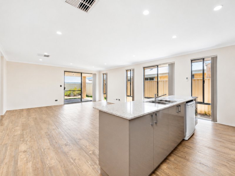 Photo - 125 Sapphire Chase, Wellard WA 6170 - Image 6