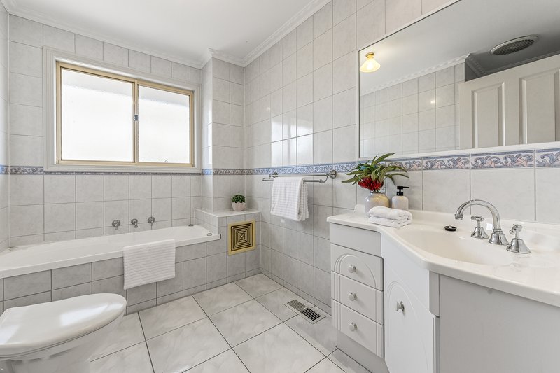 Photo - 1/25 Torroodun Street, Mount Waverley VIC 3149 - Image 9