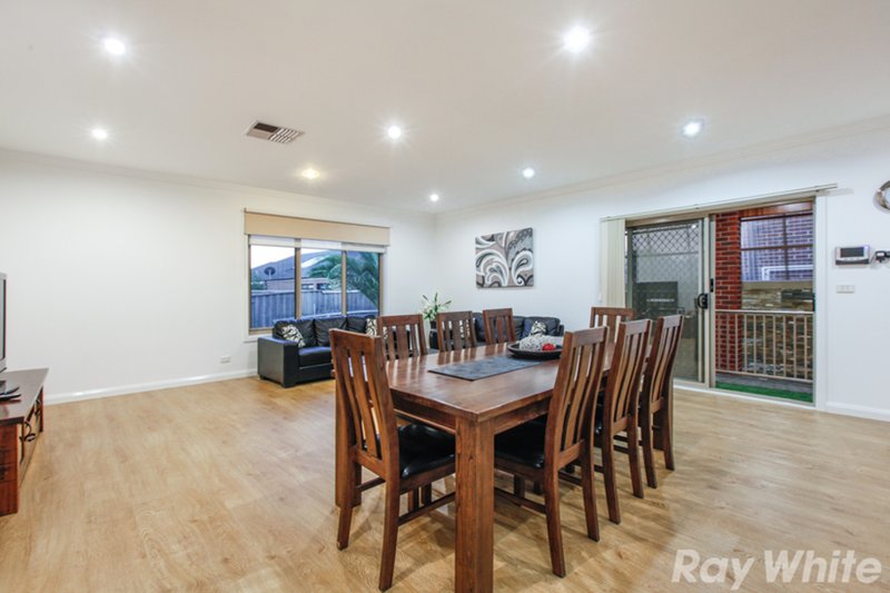 Photo - 125 Vincent Drive, South Morang VIC 3752 - Image 4