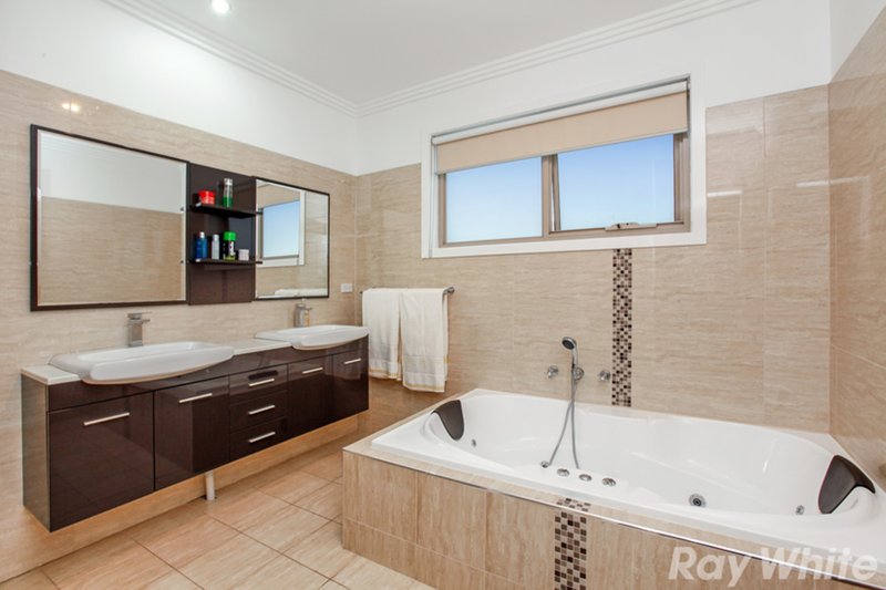 Photo - 125 Vincent Drive, South Morang VIC 3752 - Image 9