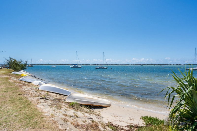 Photo - 1/250 Marine Parade, Labrador QLD 4215 - Image 17