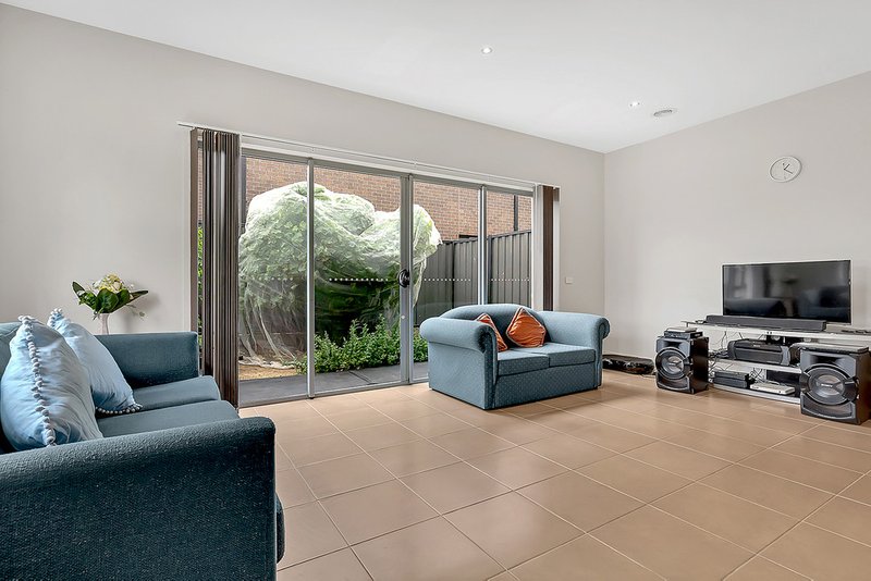 Photo - 1/254 Waterview Boulevard, Craigieburn VIC 3064 - Image 3