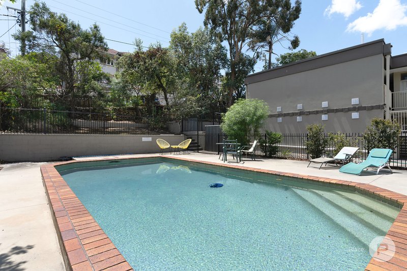 Photo - 1/256 Kingsford Smith Drive, Hamilton QLD 4007 - Image 6