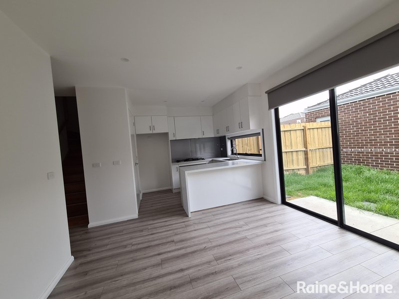 Photo - 1,2,5,6,7/16-18 Curtin Street, St Albans VIC 3021 - Image 3