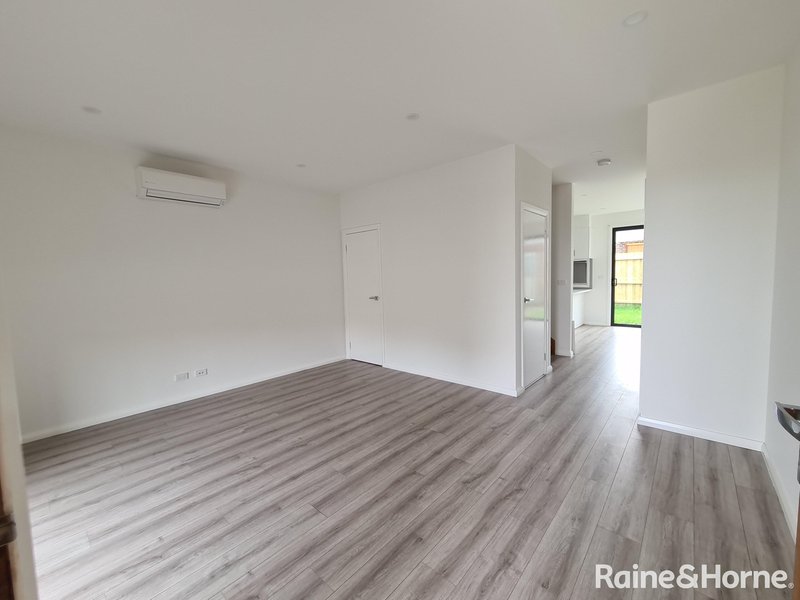 Photo - 1,2,5,6,7/16-18 Curtin Street, St Albans VIC 3021 - Image 9