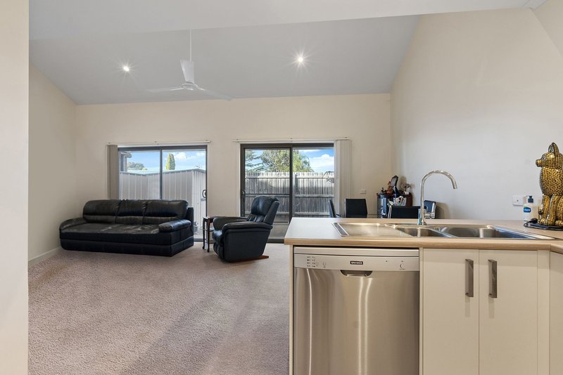 Photo - 12/57 Grey Street, Darley VIC 3340 - Image 4