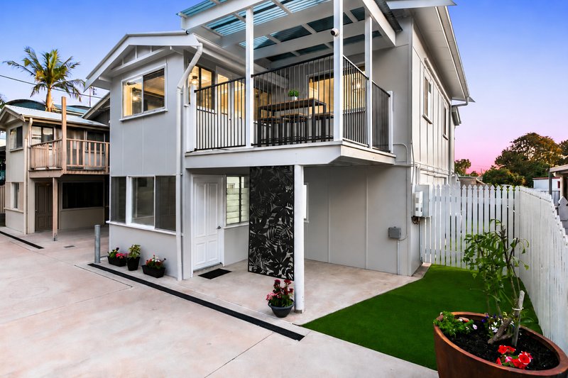 Photo - 1&2/583 Esplanade , Urangan QLD 4655 - Image 4