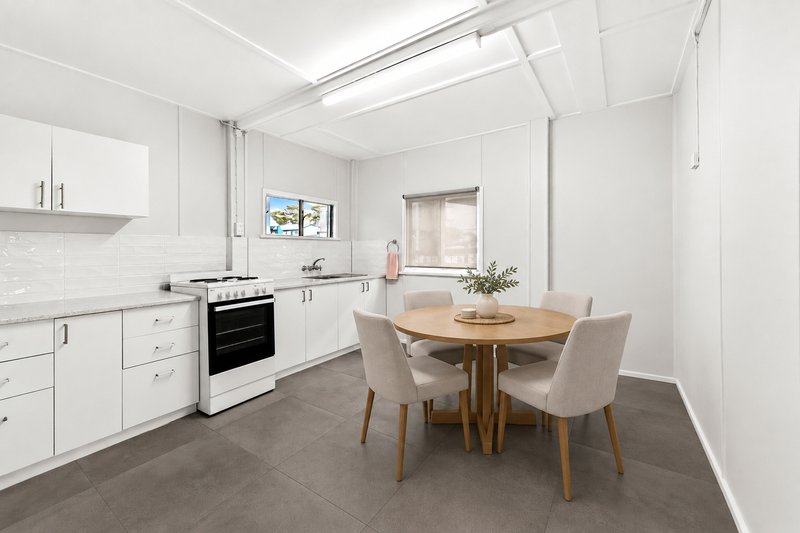 Photo - 1&2/583 Esplanade , Urangan QLD 4655 - Image 7