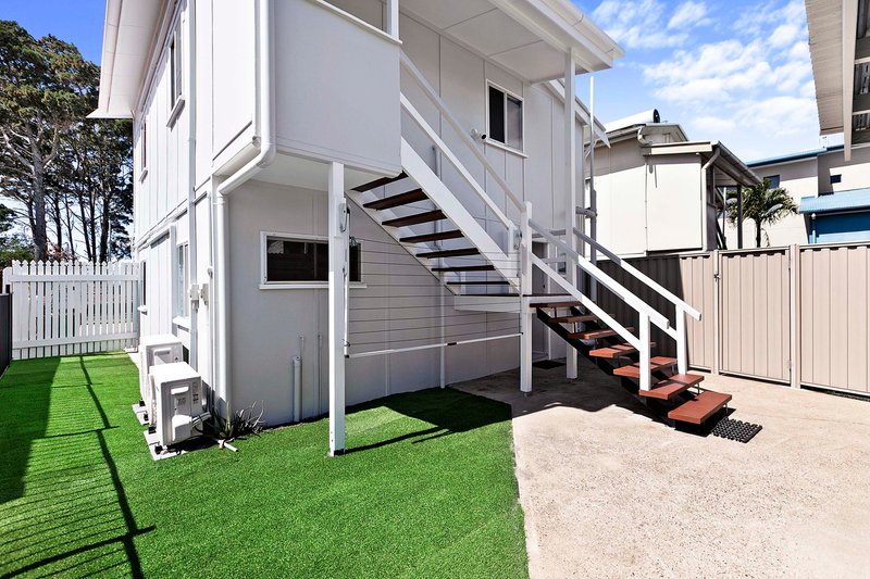Photo - 1&2/583 Esplanade , Urangan QLD 4655 - Image 12