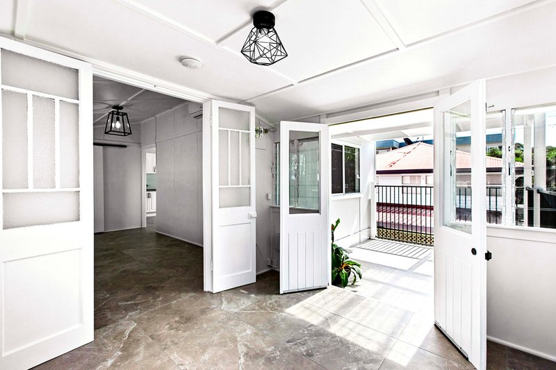 Photo - 1&2/583 Esplanade , Urangan QLD 4655 - Image 18