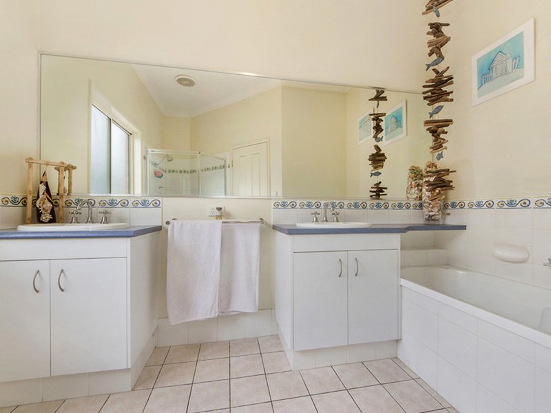 Photo - 126 Billinghurst Crescent, Upper Coomera QLD 4209 - Image 12