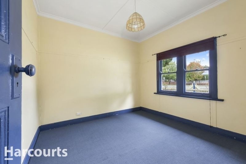 Photo - 126 Burnbank Street, Lake Wendouree VIC 3350 - Image 3