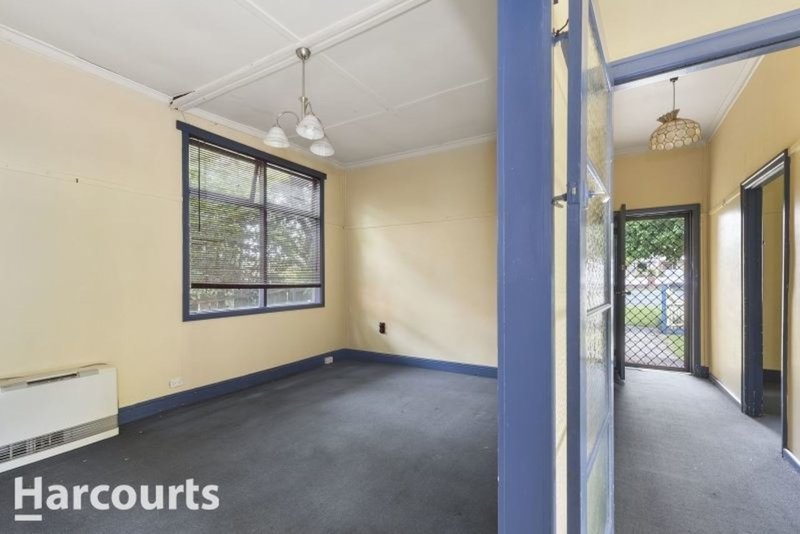 Photo - 126 Burnbank Street, Lake Wendouree VIC 3350 - Image 6