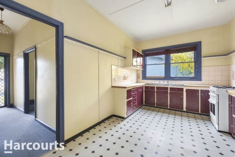 Photo - 126 Burnbank Street, Lake Wendouree VIC 3350 - Image 8