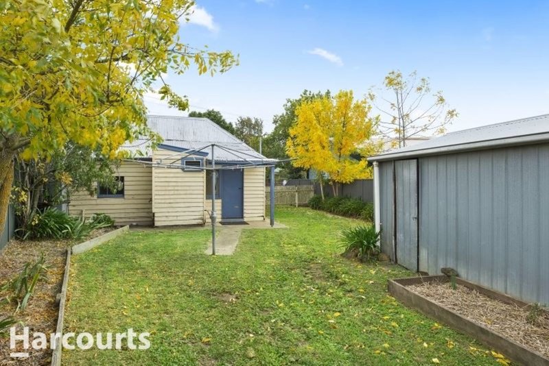 Photo - 126 Burnbank Street, Lake Wendouree VIC 3350 - Image 14