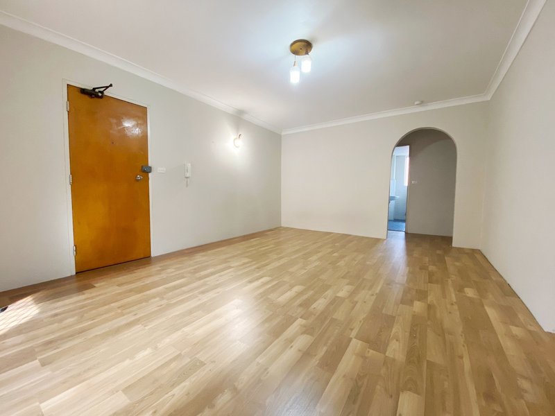 Photo - 1/26 Caroline Street, Westmead NSW 2145 - Image 2