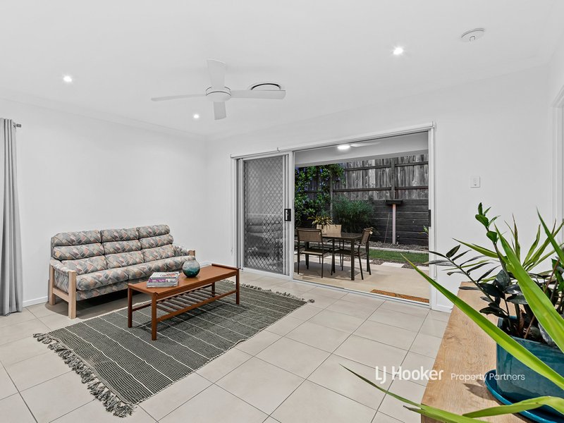 Photo - 126 Davidson Circuit, Park Ridge QLD 4125 - Image 6