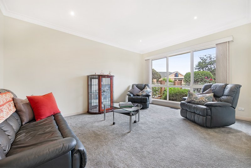 Photo - 1/26 Grenfell Road, Mount Waverley VIC 3149 - Image 2