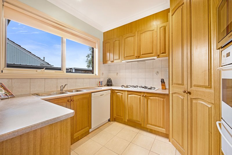 Photo - 1/26 Grenfell Road, Mount Waverley VIC 3149 - Image 4