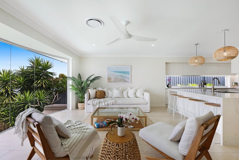 Photo - 126 Honeyeater Drive, Burleigh Waters QLD 4220 - Image 4