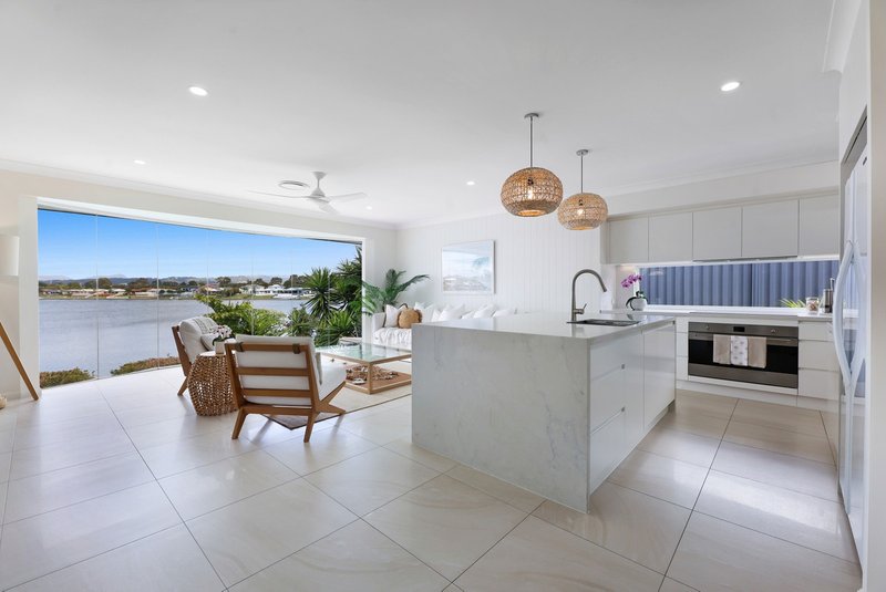 Photo - 126 Honeyeater Drive, Burleigh Waters QLD 4220 - Image 20