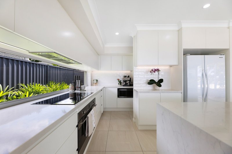 Photo - 126 Honeyeater Drive, Burleigh Waters QLD 4220 - Image 21