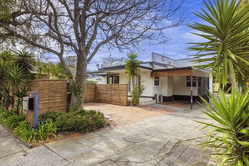 Photo - 1/26 Larool Crescent, Seaford VIC 3198 - Image 2