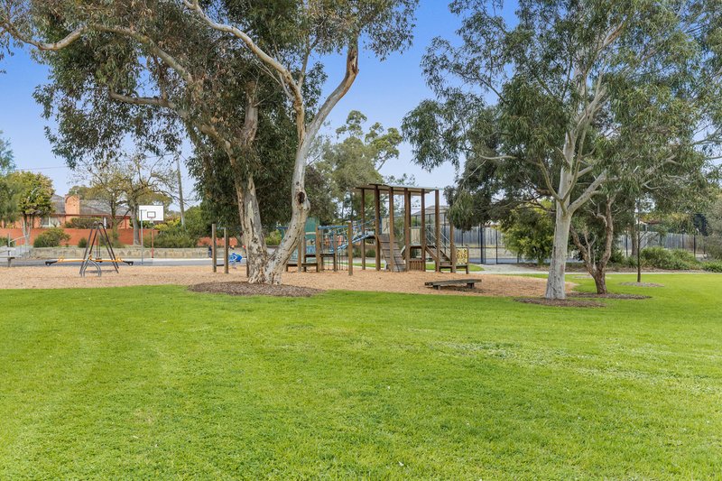 Photo - 1/26 Middlefield Drive, Blackburn North VIC 3130 - Image 6