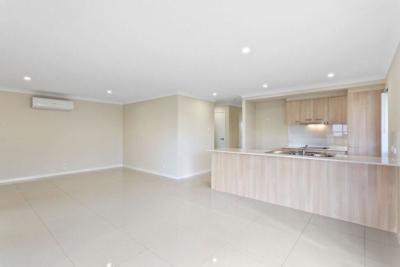 Photo - 1/26 Myrtleford Crescent, Cambooya QLD 4358 - Image 4