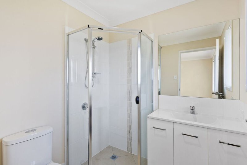 Photo - 1/26 Myrtleford Crescent, Cambooya QLD 4358 - Image 6