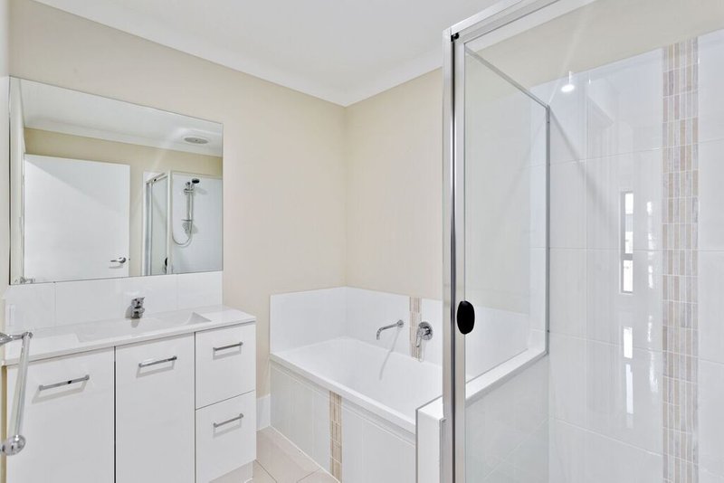 Photo - 1/26 Myrtleford Crescent, Cambooya QLD 4358 - Image 8