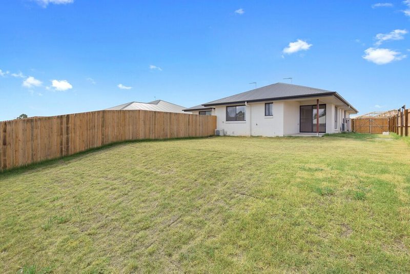 Photo - 1/26 Myrtleford Crescent, Cambooya QLD 4358 - Image 9