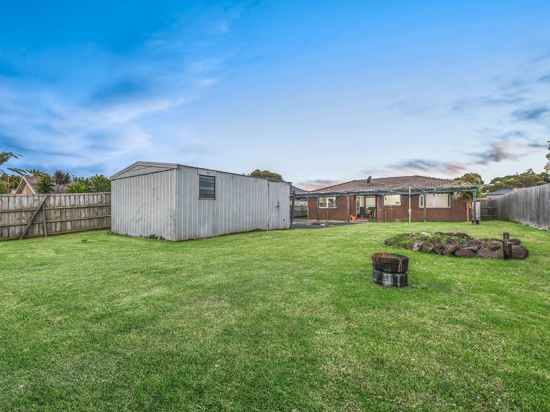 Photo - 126 Oaktree Drive, Hampton Park VIC 3976 - Image 11