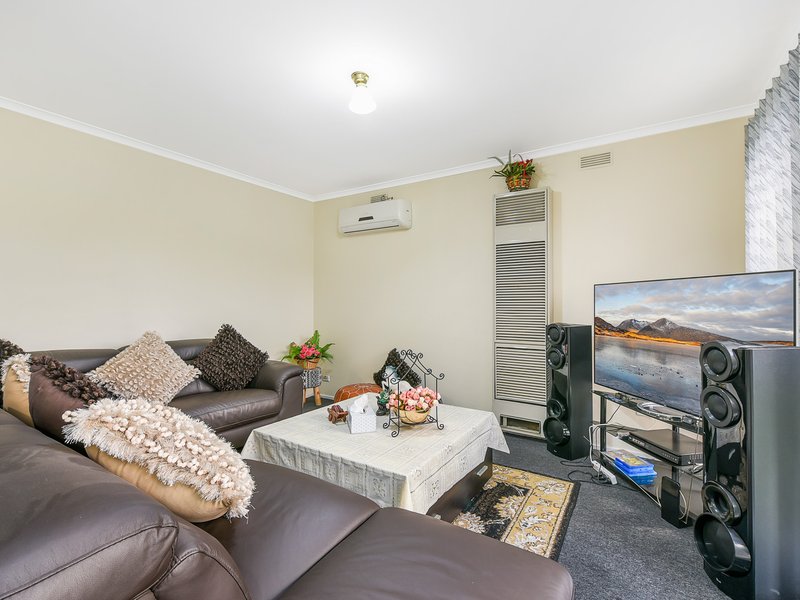 Photo - 126 Oaktree Drive, Hampton Park VIC 3976 - Image 12