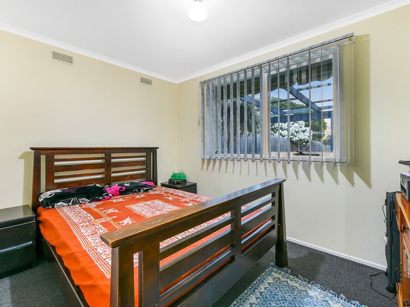 Photo - 126 Oaktree Drive, Hampton Park VIC 3976 - Image 13