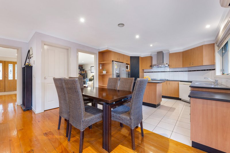 Photo - 1/26 Seaview Crescent, Mulgrave VIC 3170 - Image 3