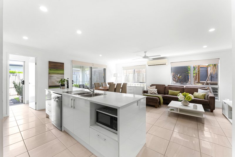 Photo - 1/26 Stone Crescent, Baringa QLD 4551 - Image 2