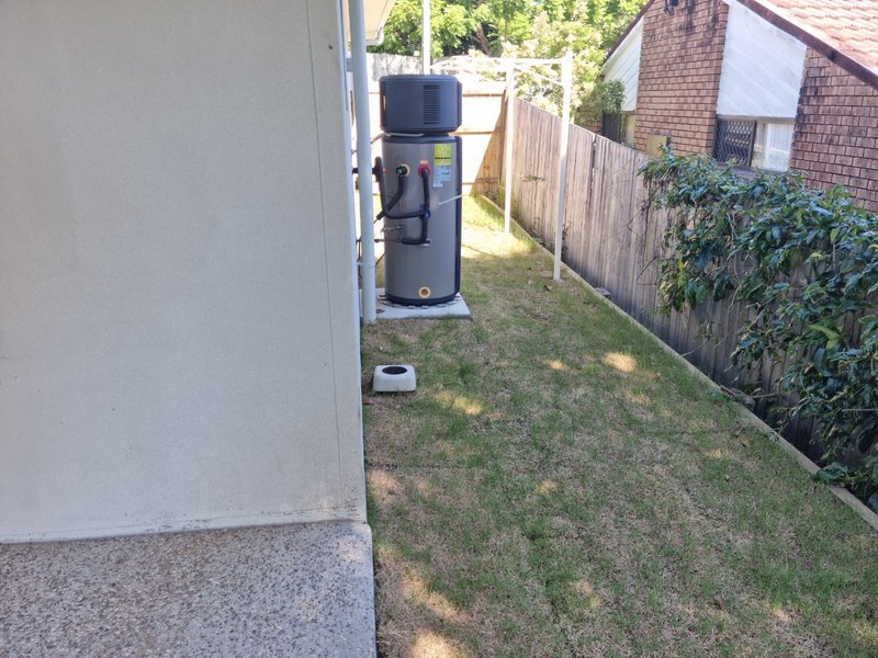 Photo - 1/26 Sunnyview Street, Beenleigh QLD 4207 - Image 10