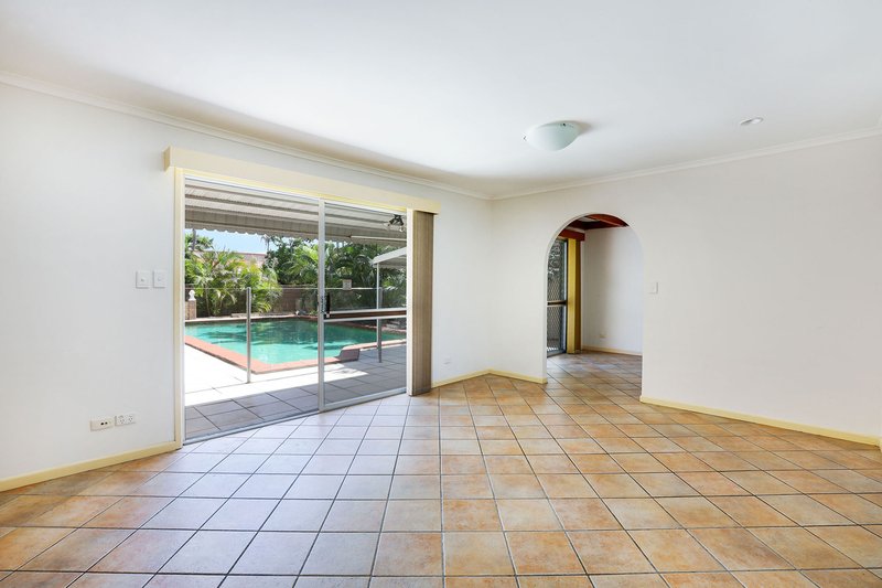 Photo - 126 Sunshine Boulevard, Mermaid Waters QLD 4218 - Image 5