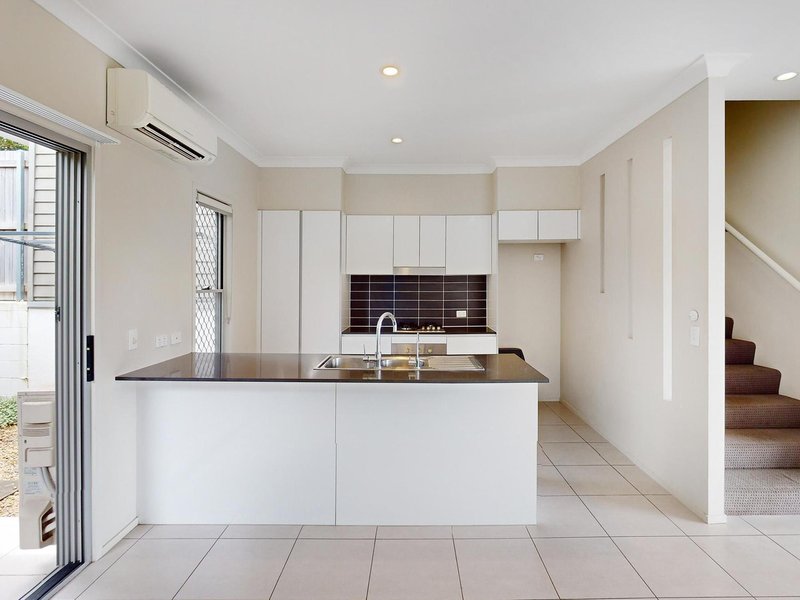 Photo - 1/26 Tick Street, Mount Gravatt East QLD 4122 - Image 2