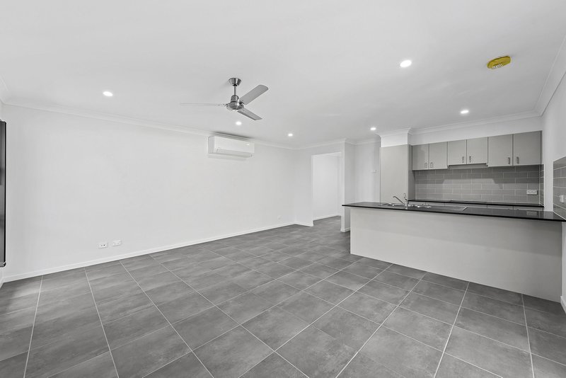 Photo - 1/26 Wicker Road, Park Ridge QLD 4125 - Image 3